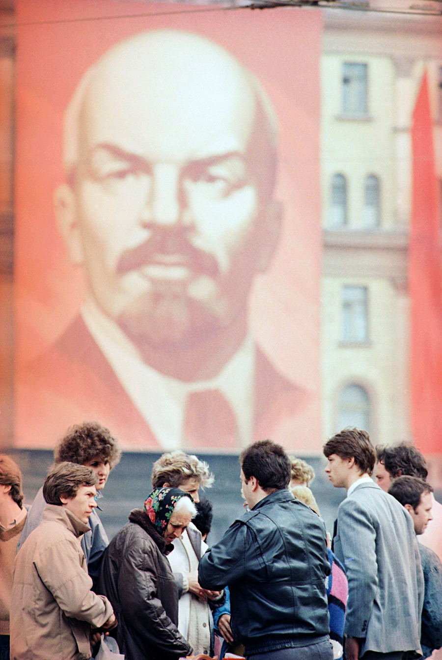 Sovjetski črni trg z ameriškimi žvečilkami, Moskva, 30. april 1991