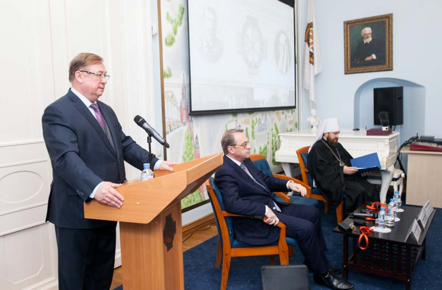 Сергеј Степашин и митрополит Иларион на конференцију у марту