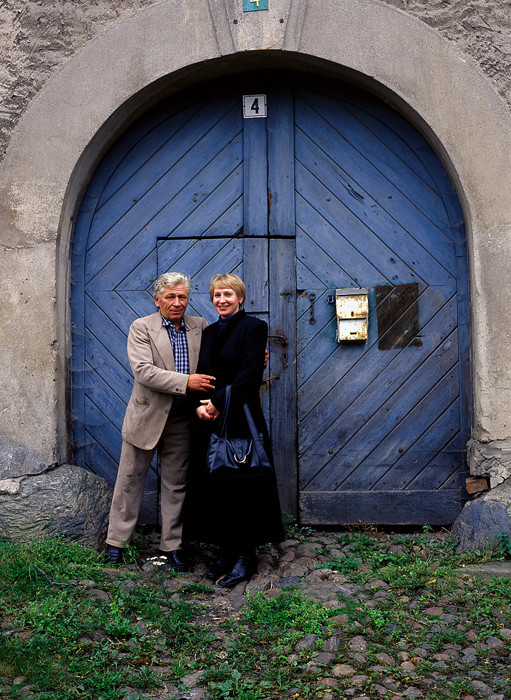 Una pareja en la ciudad de Zheleznodorozhni, cerca de la frontera polaca. 