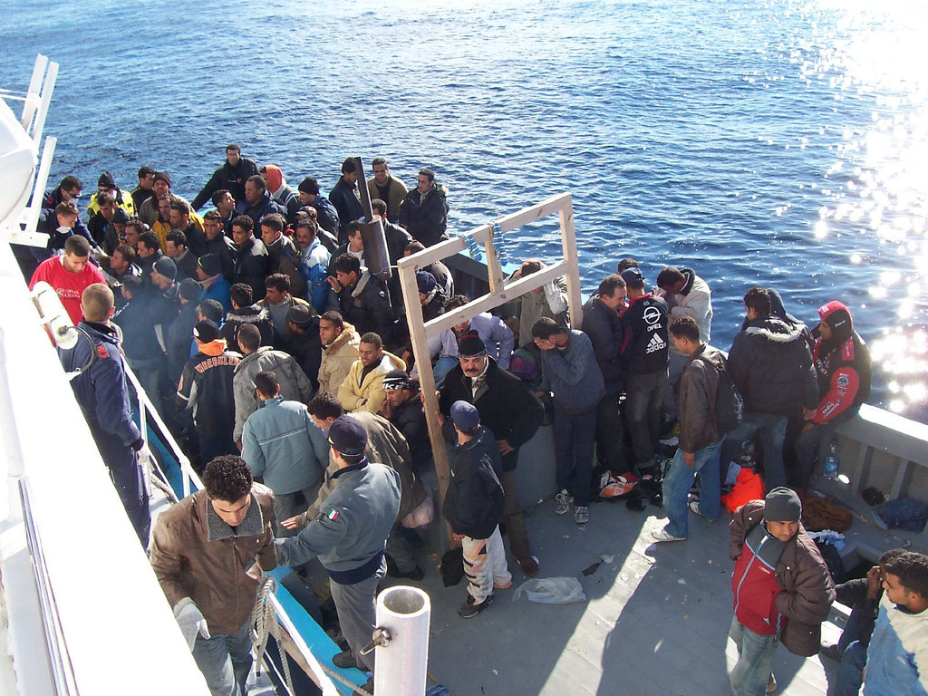 Rešeni pribežniki na italijanskem otoku Lampedusa v južnem Sredozemlju. 