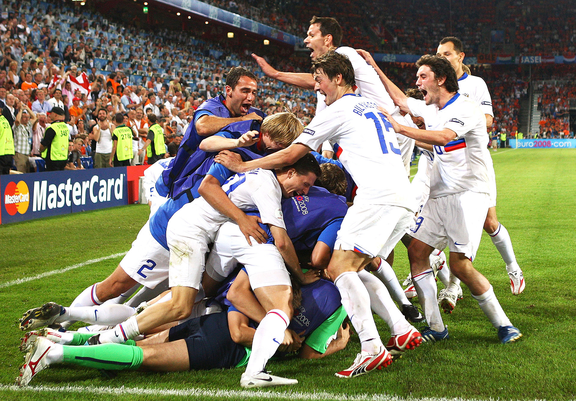 Vitória sobre Holanda em 2008 foi momento de euforia para a seleção russa, mas, desde então, situação permanece desfavorável para a equipe