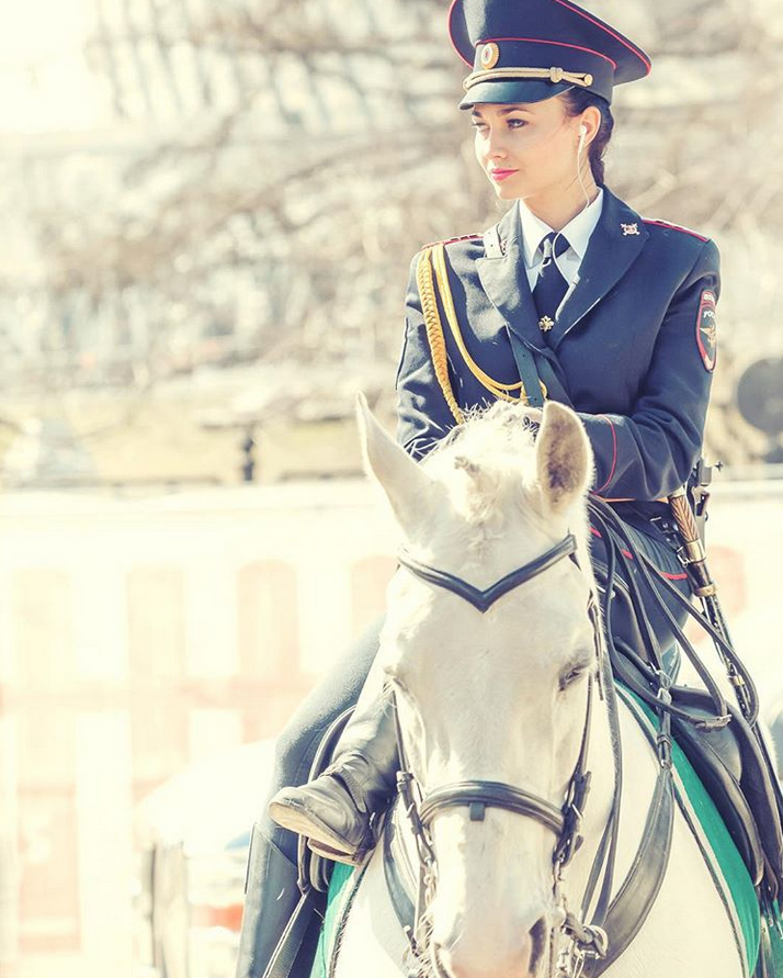 Stunning Russian Mounted Policewoman Goes Viral Russia Beyond 9338