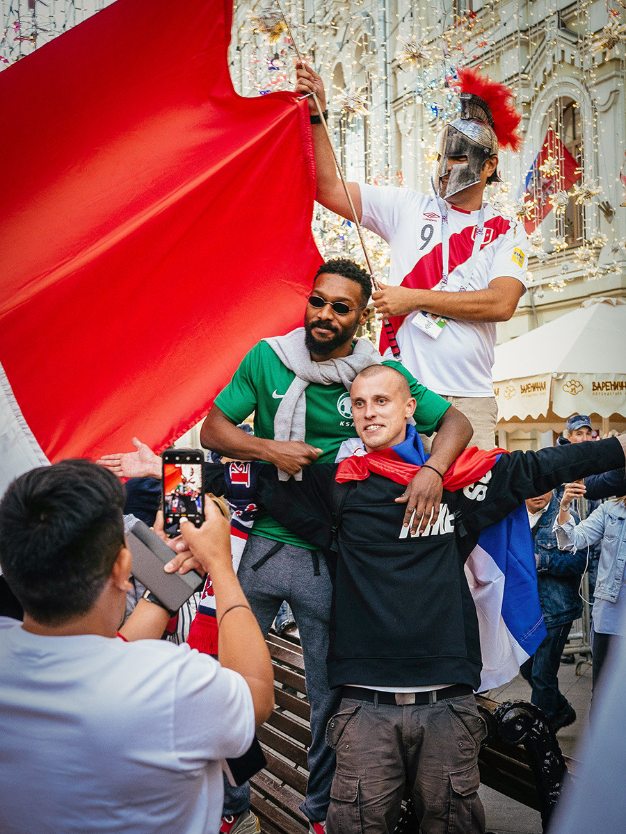 This Russia fan is partying with a Saudi Arabia supporter ahead of the much-anticipated opener on Thursday. Let's see if they're still as friendly towards each other after the match.