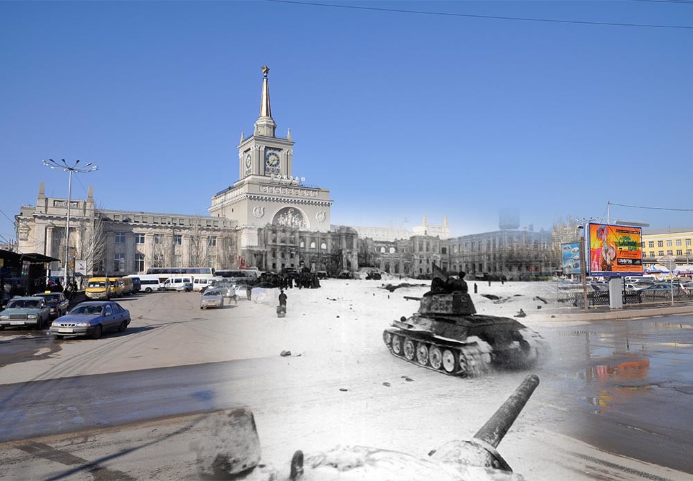 Stalingrado (actual Volgogrado), 1943- 2013. Tanques soviéticos T-34 cerca de la estación de ferrocarriles.
