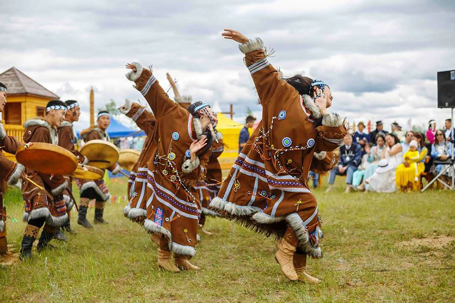 Traditional Yakut dance during a Ysyakh celebration 