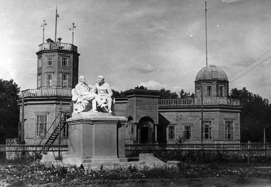 ¿Dónde se encontraba el monumento más grande a Stalin fuera de Rusia