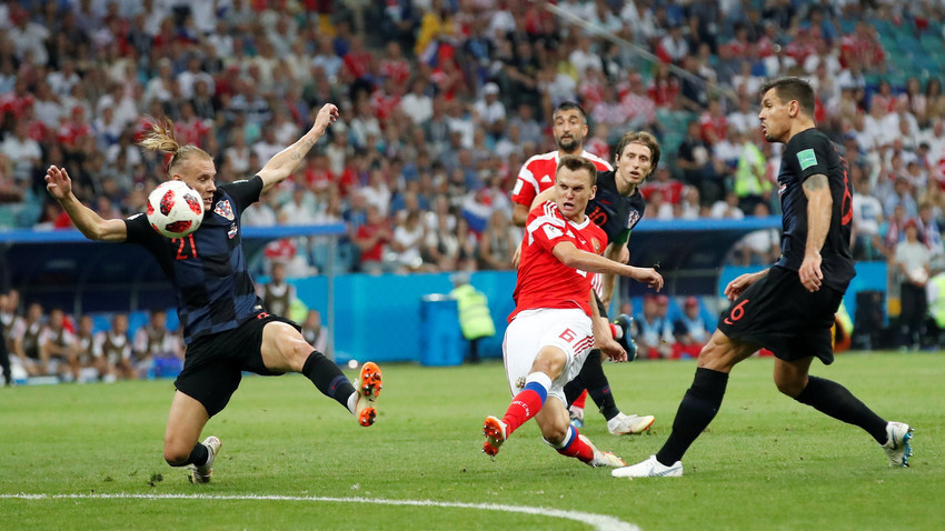 Черишев го постигнува првиот гол за репрезентацијата на Русија.