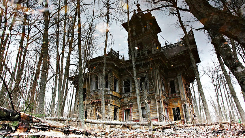 Abandoned Chamber in Chukhloma. 