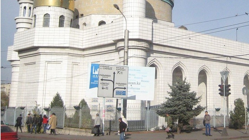 Almaty, Kazahstan, napisi v cirilici