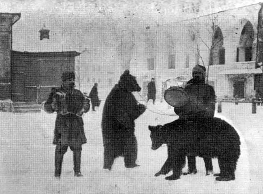 Treinadores de ursos em Kaluga, em 1928.