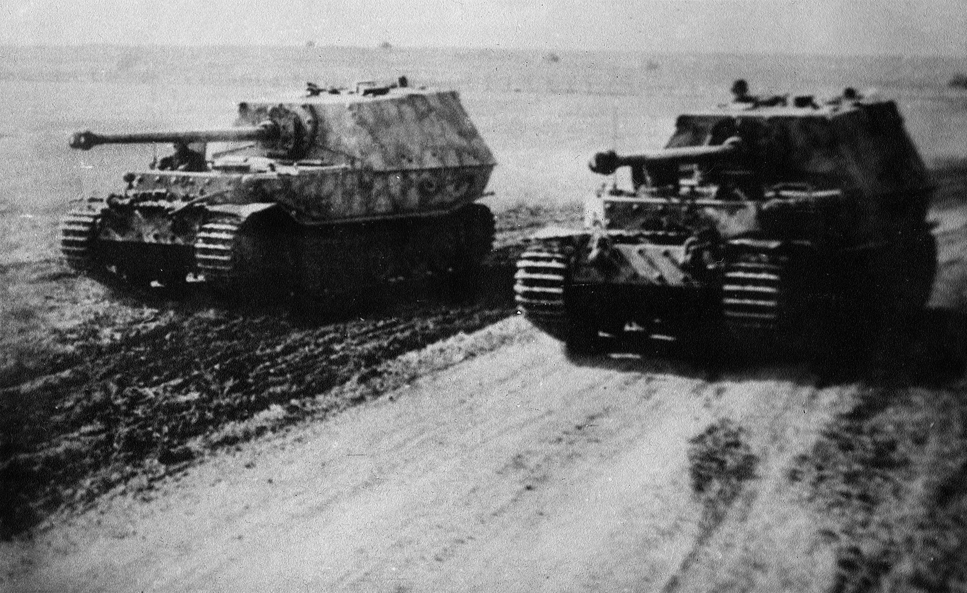Два тешка ловца на тенкове Sd.Kfz.184 „Ferdinand“