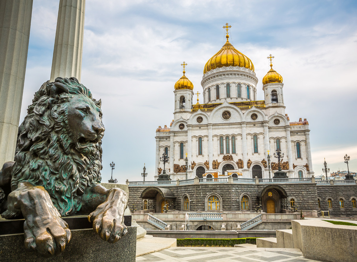 Савремени храм Христа Спаситеља у Москви 