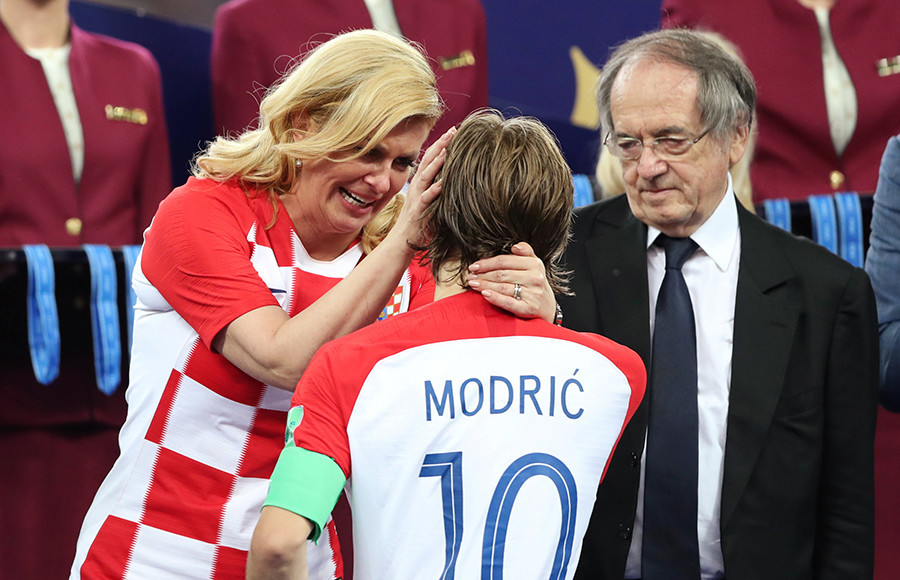 Kolinda Grabar-Kitarović e Luka Modrić, capitão da seleção da Croácia.