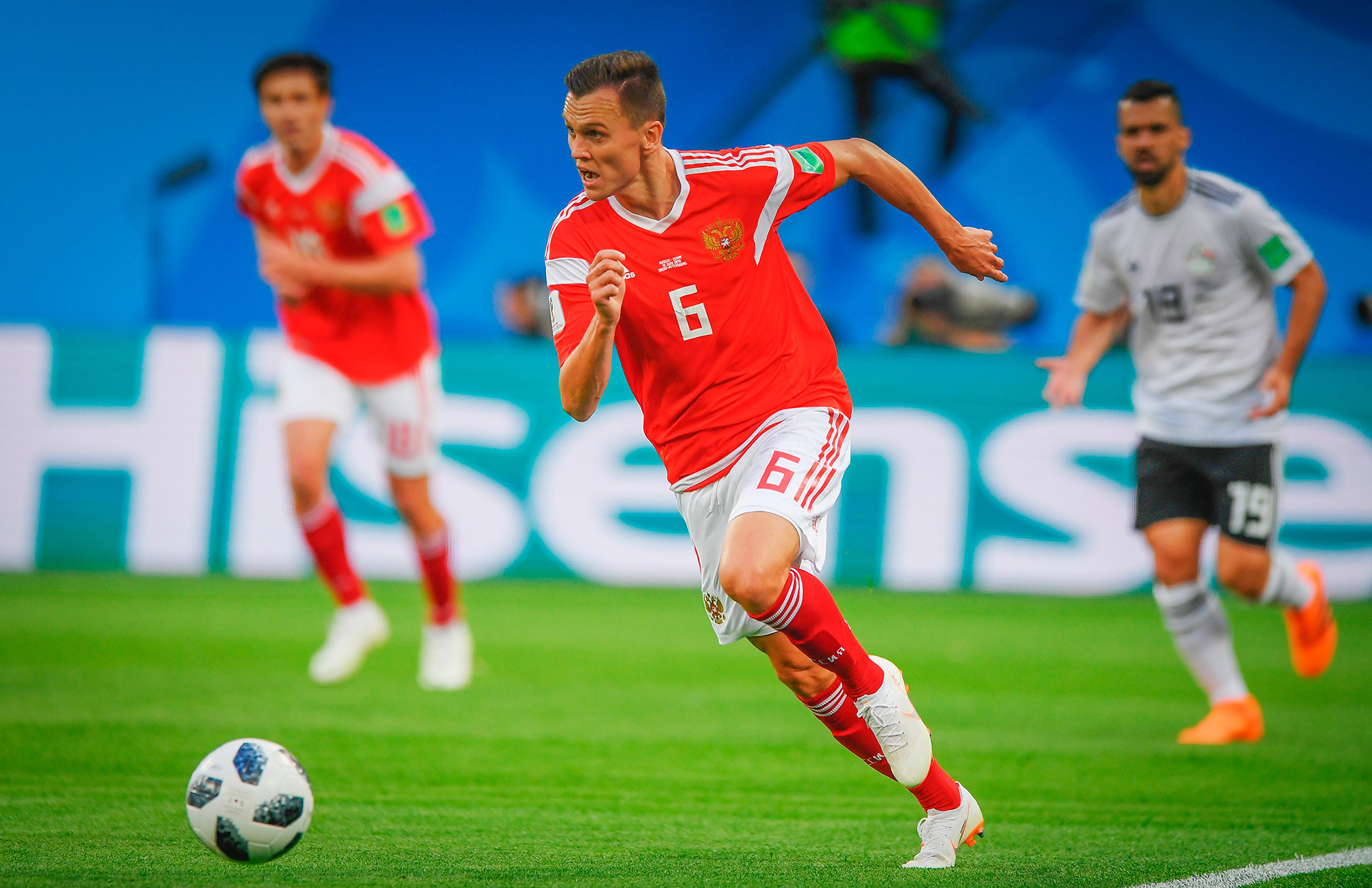 Denis Cheryshev, penyerang terbaik tim Rusia dalam pertandingan. Ia Mencetak gol melawan Arab Saudi (dua kali), Mesir, dan Kroasia.