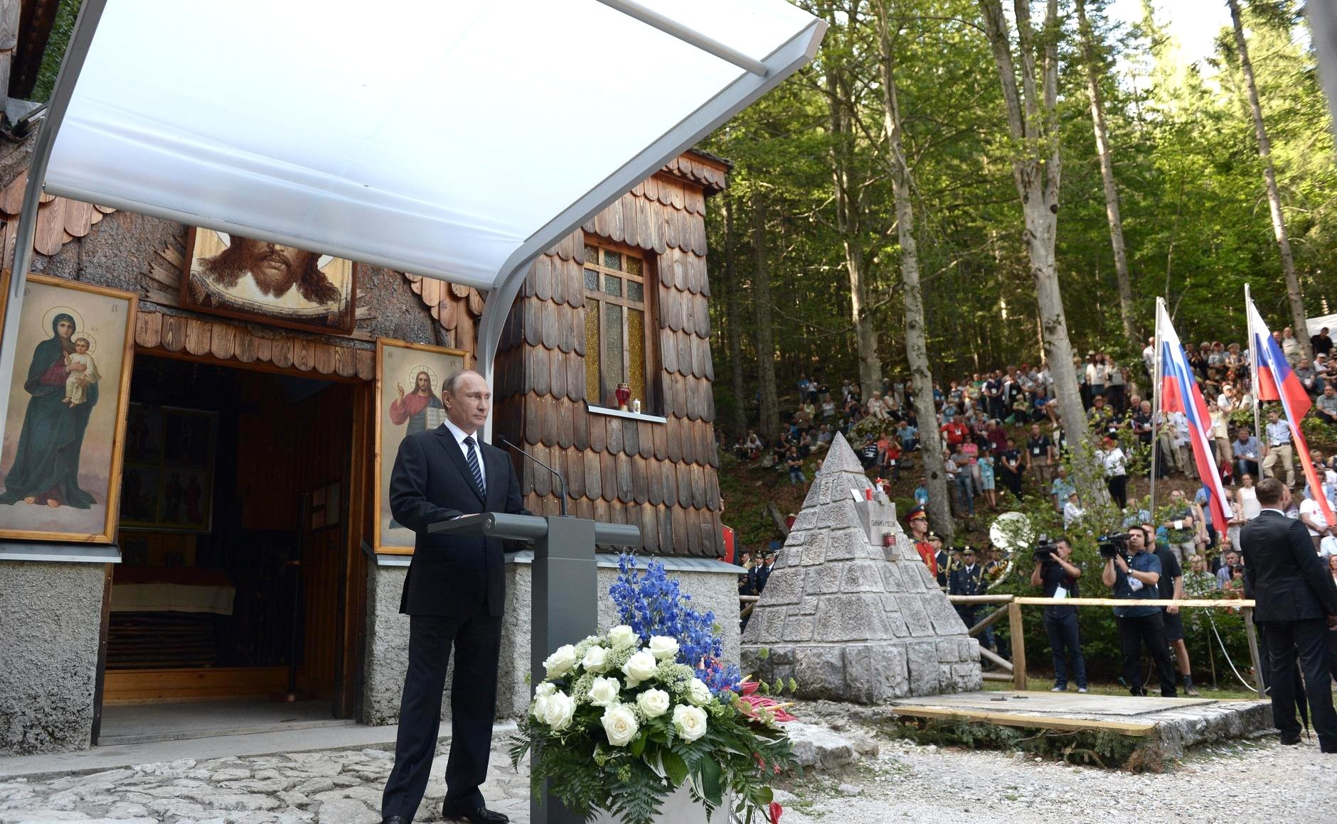 Vladimir Putin je obiskal Rusko kapelico 30. 7. 2016 ob njeni 100. obletnici nastanka.