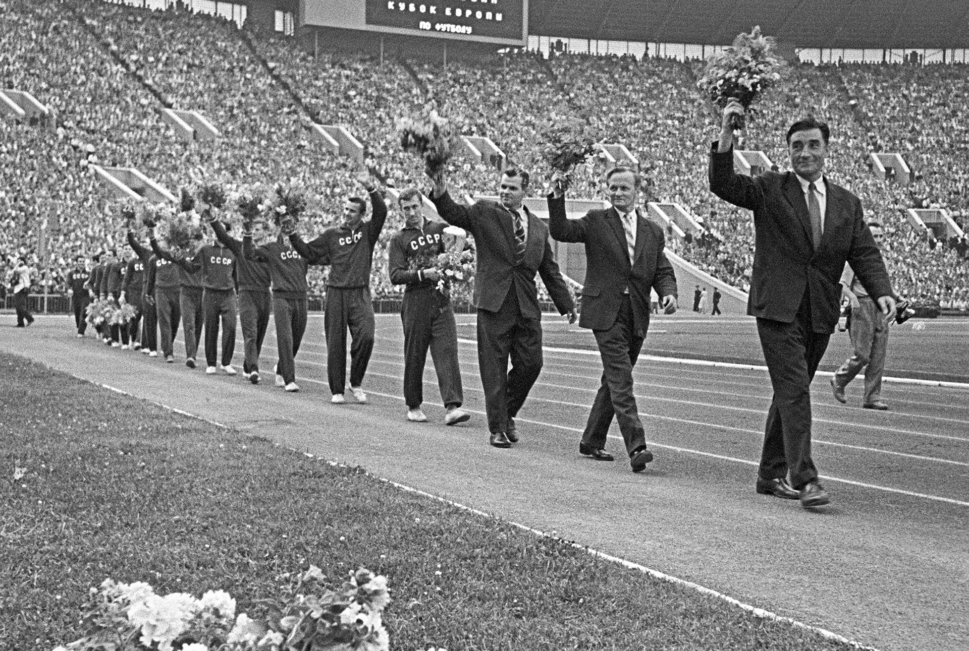Фудбалска репрезентација СССР је први пут 1960. године освојила Куп Европе. 