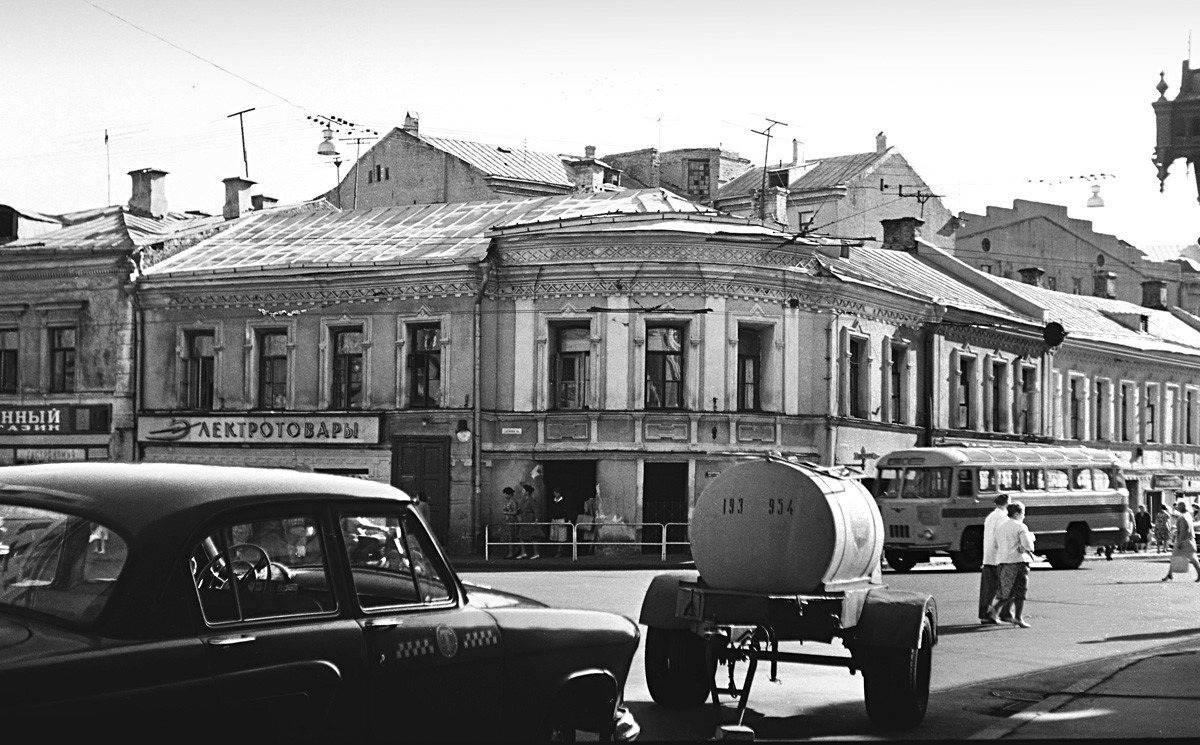 Intersección de calle Maroséika y la callejuela Starosadski, años 50.
