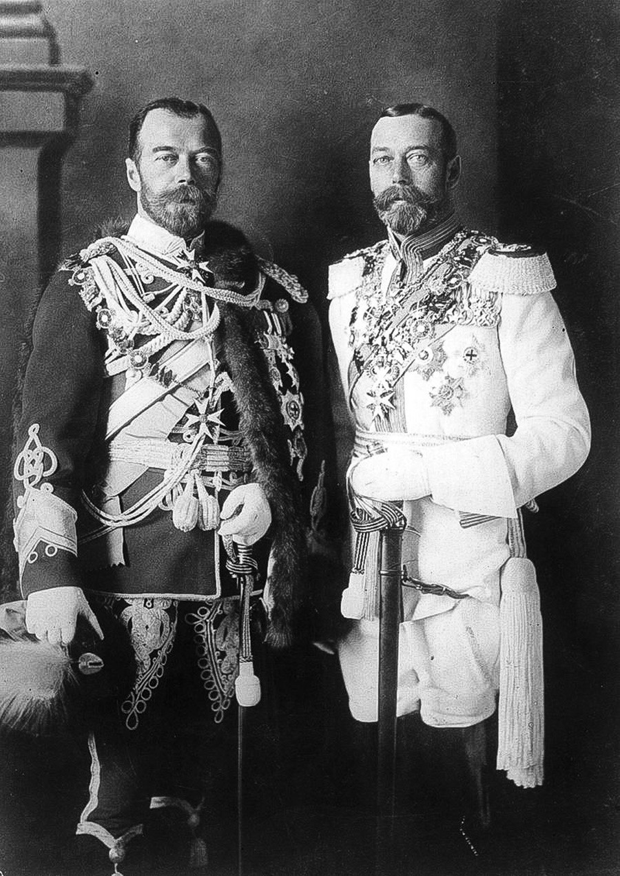 Tsar Nicolau 2º (à esq.) e seu primo rei George 5º (à dir.), em Berlim, 1913
