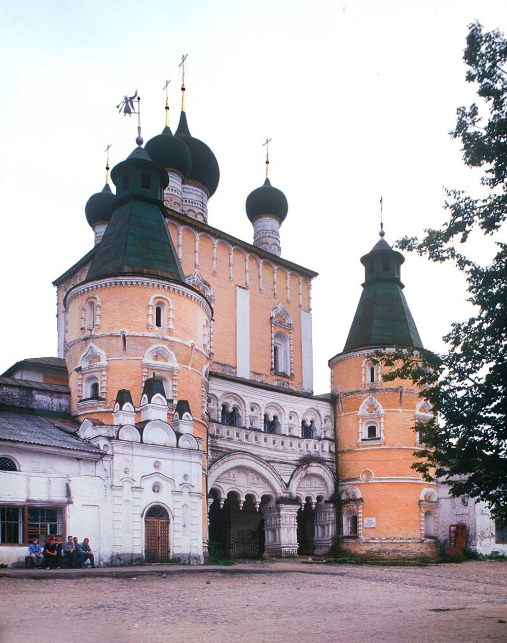 Samostan sv. Borisa in Gleba. Cerkev device Marije pri severnih vratih s severne perspektive, 4. oktober 1992
