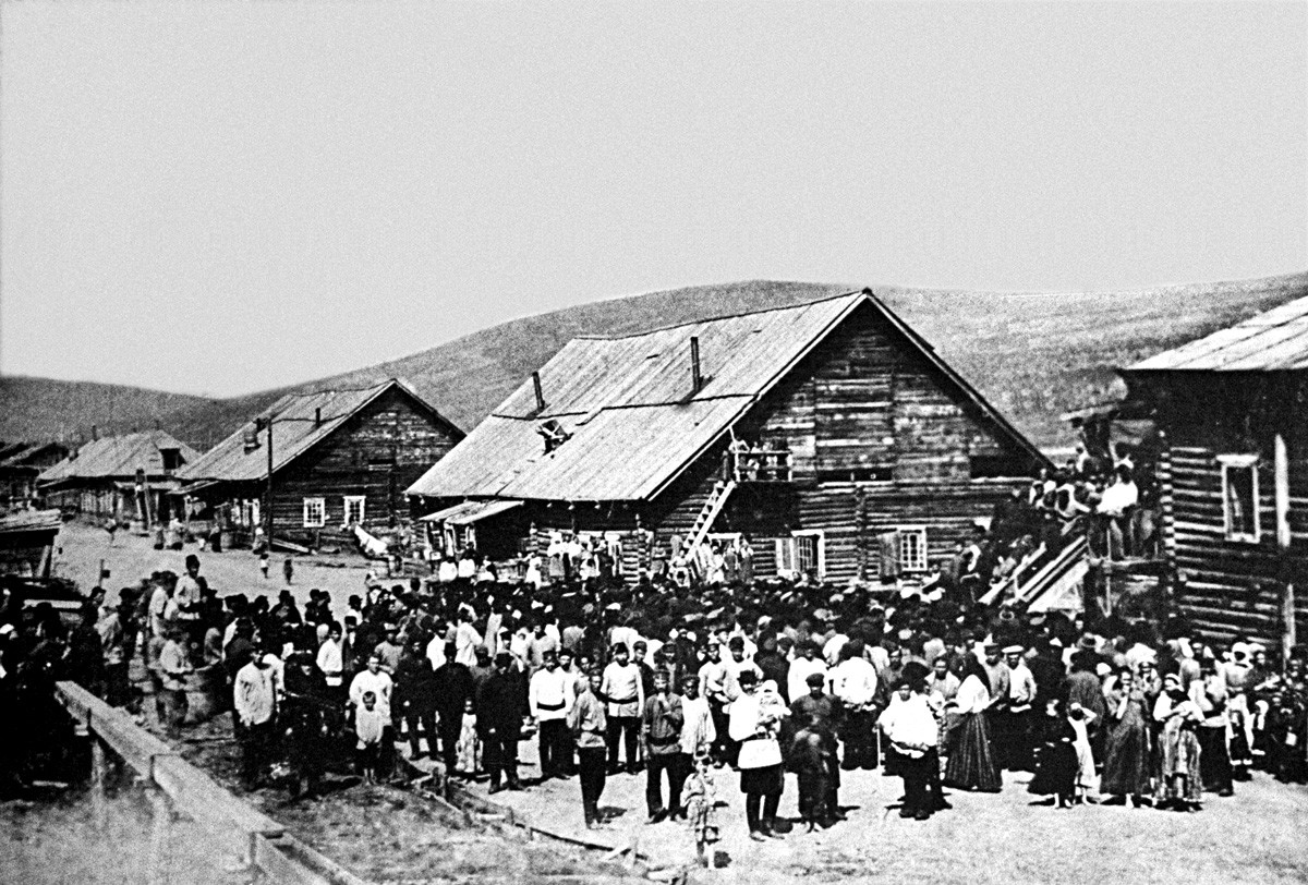 レーナ金山の労働者。ケメロヴォ州、ロシア帝国、1912年。