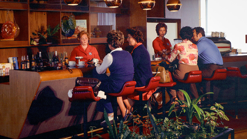 A bar in Moscow's Hotel "Intourist". 1974. 