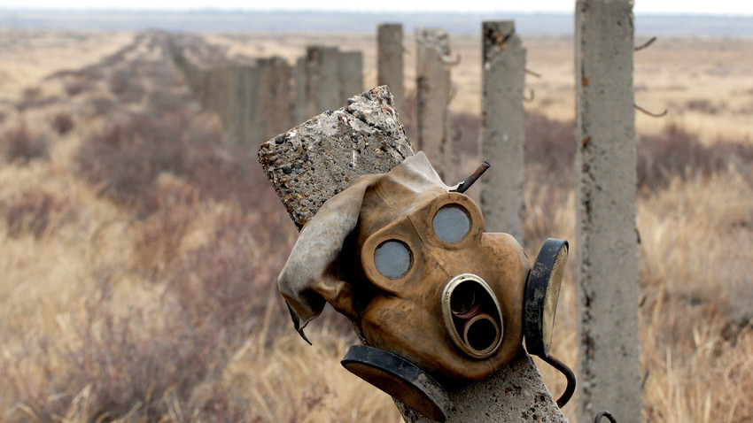 La ciudad de Kurchátov, Kazajistán, fue el centro del sitio de pruebas de Semipalátinsk. La URSS detonó aquí 467 bombas nucleares. Miles de personas  enfermaron debido a la contaminación radioactiva de este lugar. 