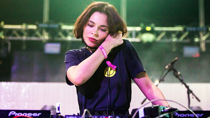 Simbolismo Sexual Y Música Errática Nina Kraviz Y La Revolución Del ‘techno Russia Beyond Es 0378