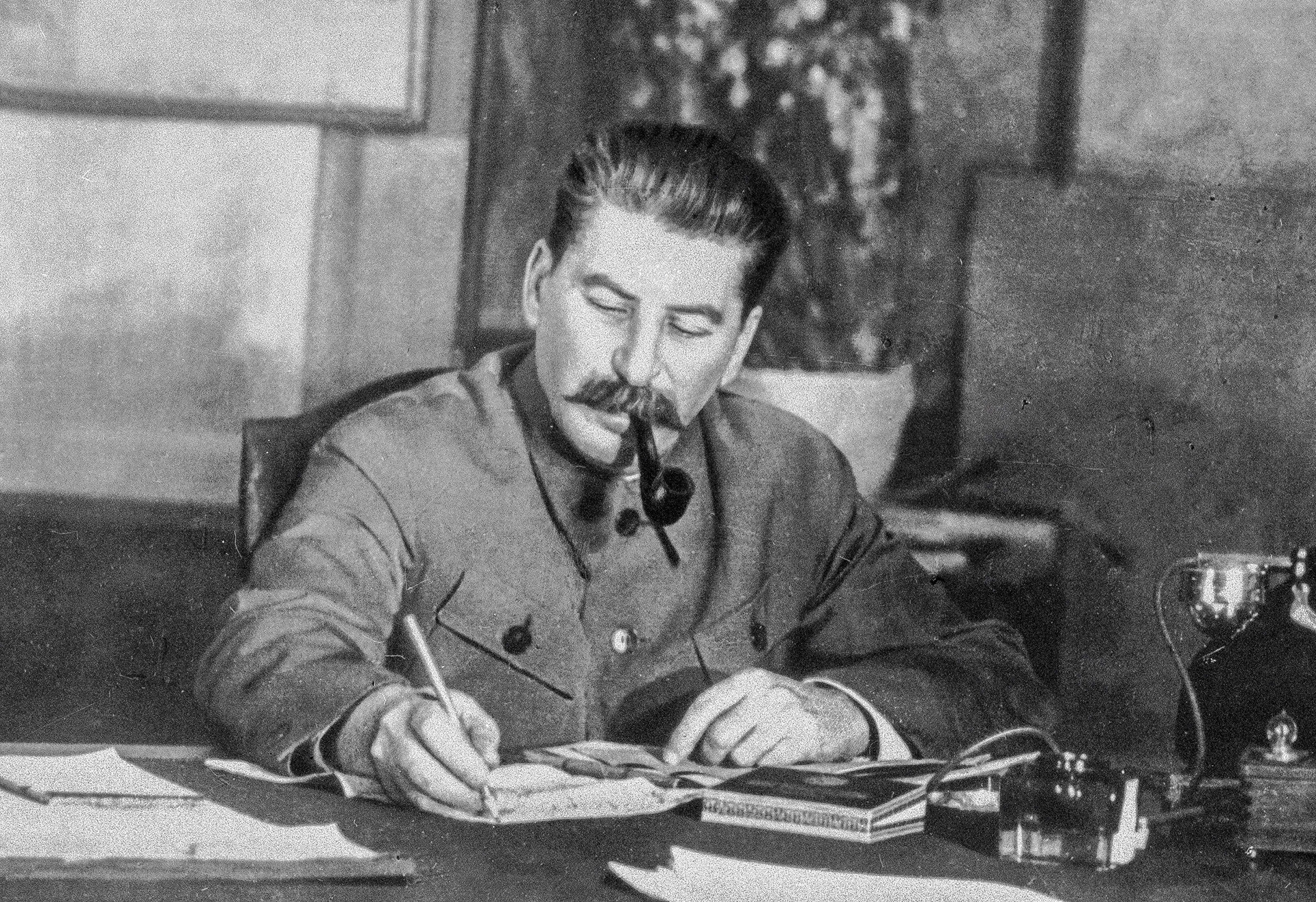 Berkat Stalin, huruf “ё” (yo) resmi menjadi bagian dari alfabet Rusia.