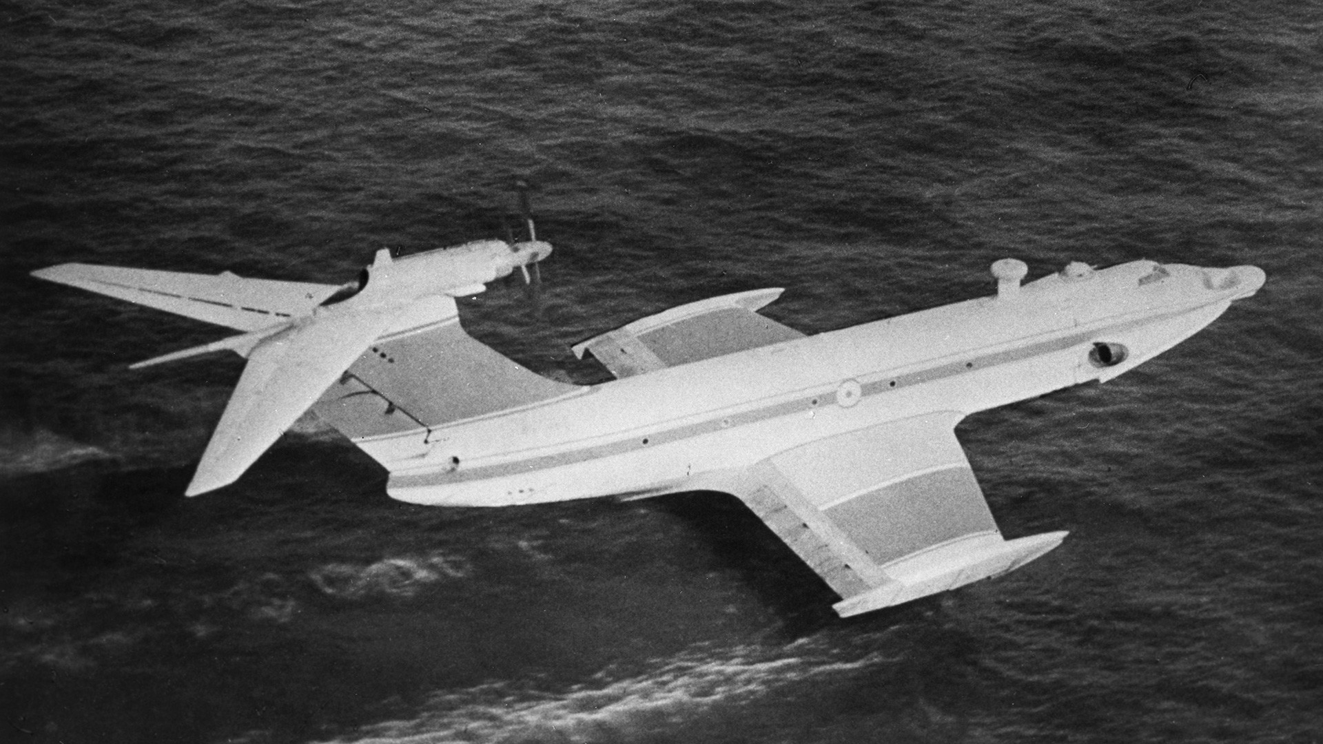Советскиoт екраноплан „Орлёнок“. Можеше да полета и се приземји дури и за време на голема бура.