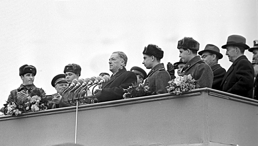 A meeting in Vnukovo airport on the arrival of the four servicemen in Moscow