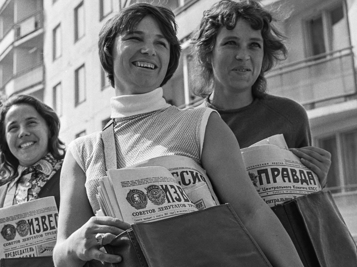 Trabajadoras Flera Mansúrova, Liudmila Kuznetsova y Valentina Ozheriélieva en Náberezhnie Chelní (1.100 km al este de Moscú), 1972.​