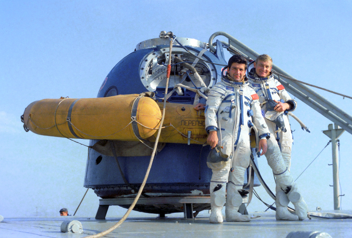 The members of the international crew of the Soyuz-30 spacecraft: Pyotr Klimuk, pilot-cosmonaut of the USSR, and Mirosław Hermaszewski, cosmonaut-researcher from the Polish People's Republic.