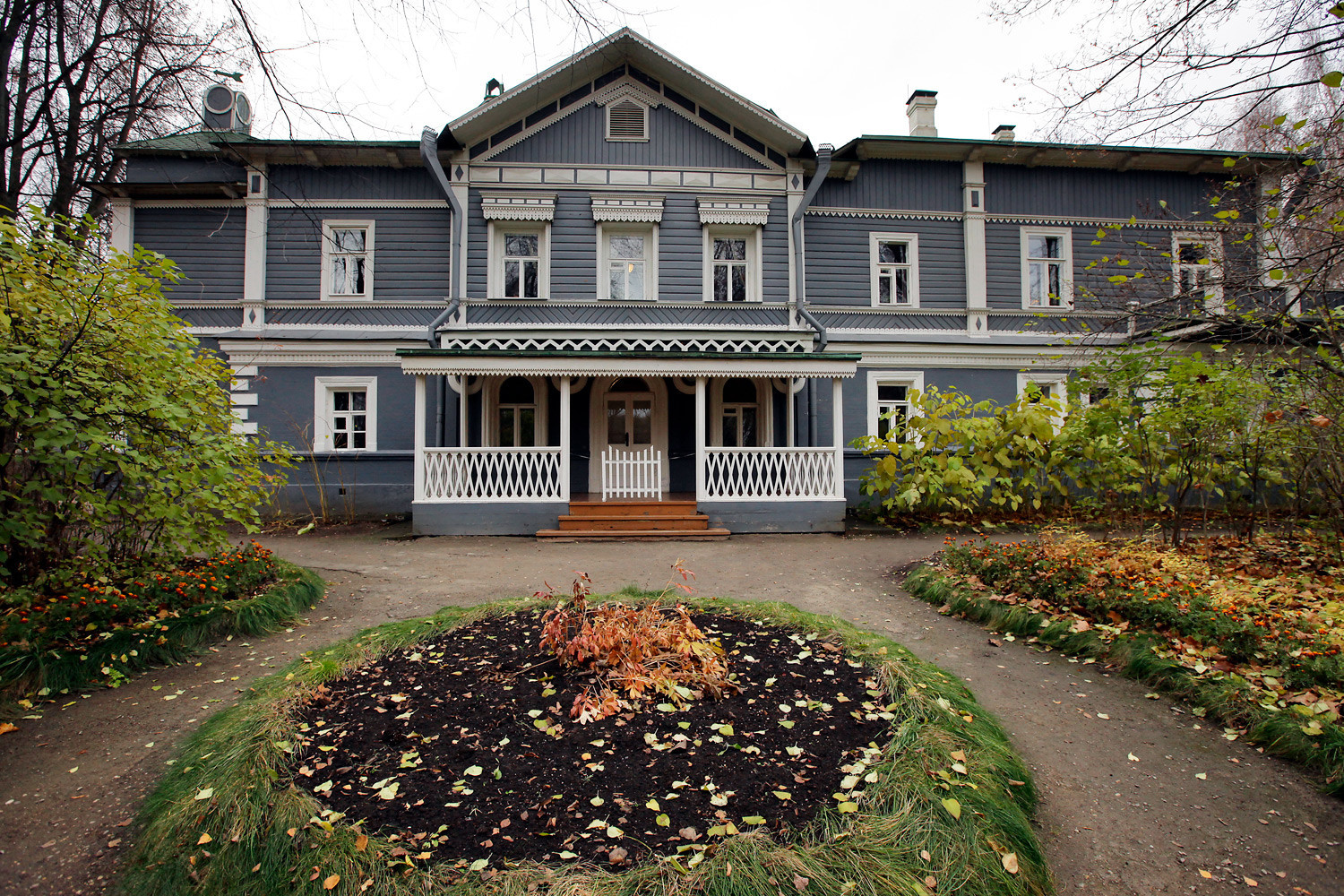 Rumah-museum komposer Pyotr Tchaikovsky.