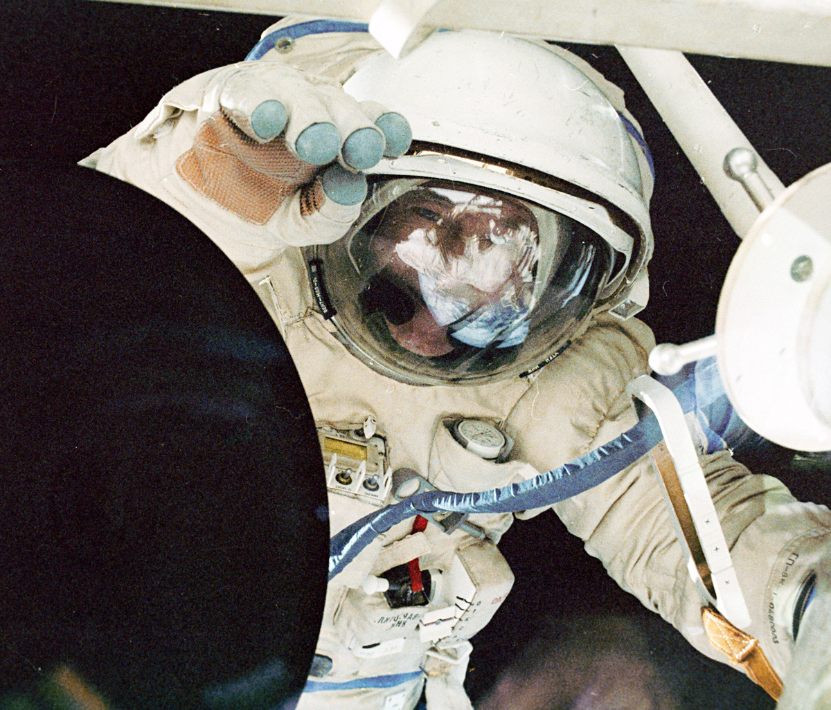 Piloto militar francés, Jean-Loup Chrétien, en el espacio.