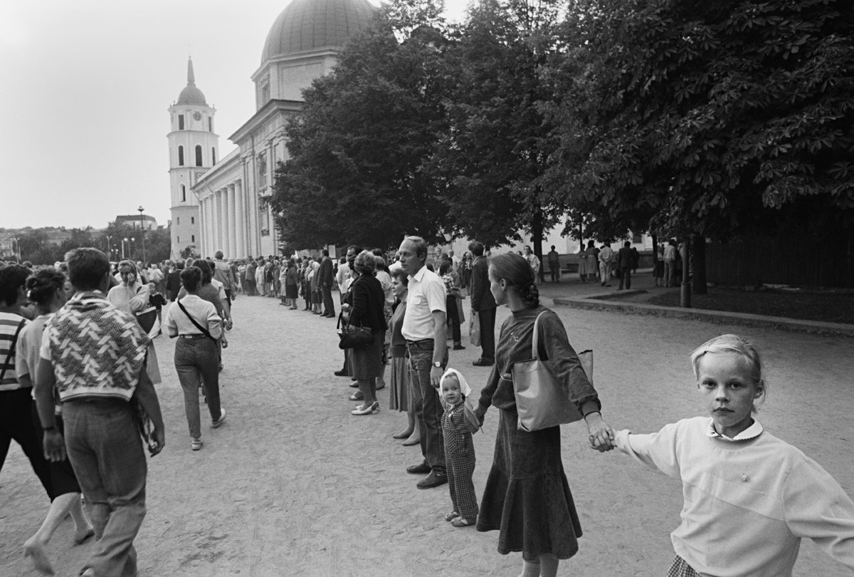 The Forgotten Story Of How The Baltic States Brought Down The Soviet ...