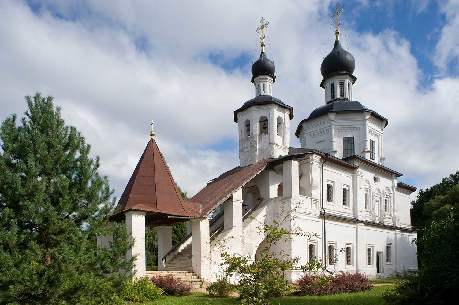 Borodinó. Iglesia del Icono de Nuestra Señora de Smolensk. Vista suroeste. 21 de agosto de 2012.