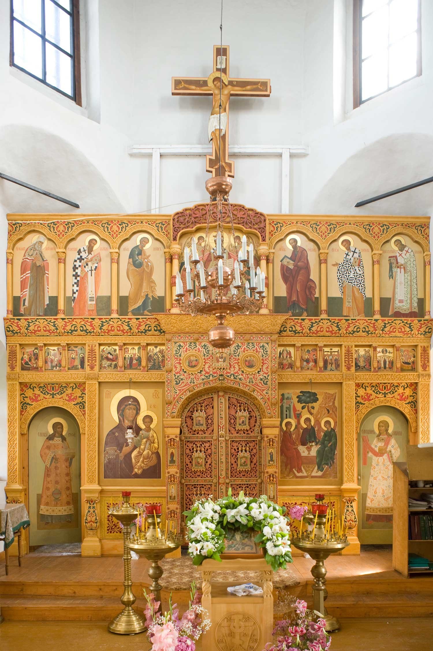 Iglesia del Icono de Nuestra Señora de Smolensk, nivel superior. Pantalla de iconos. 21 de agosto de 2012.