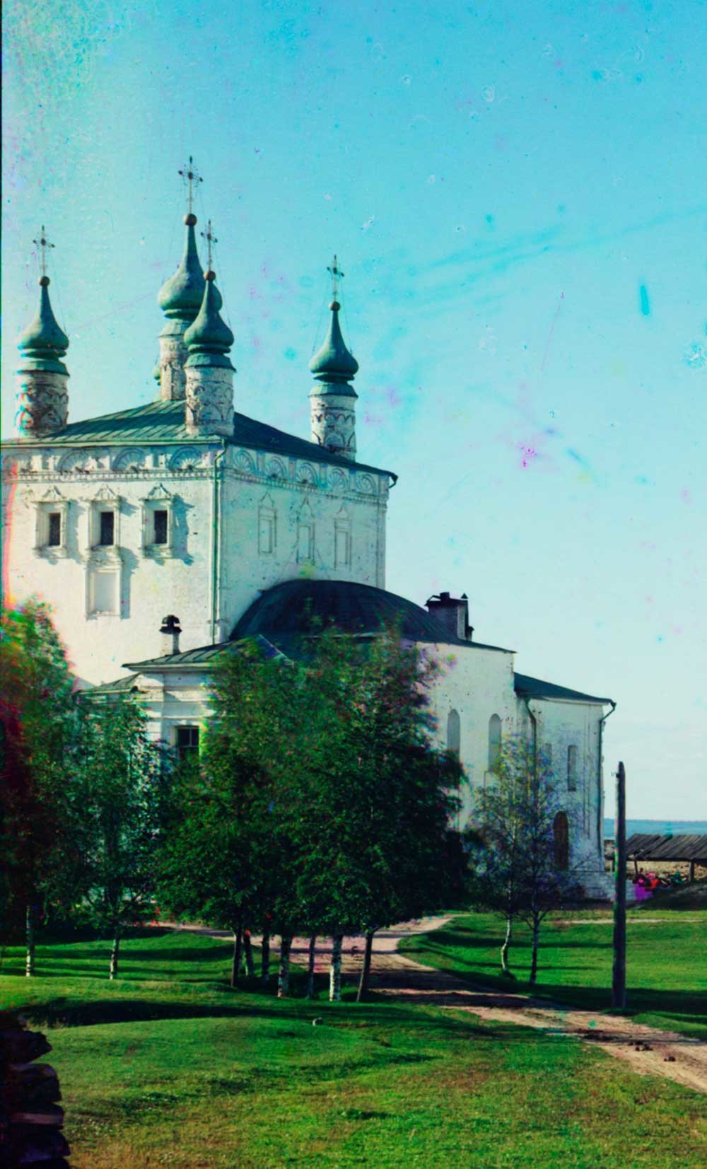 ゴリツキー生神女就寝修道院。全聖人教会。南東側の景観。1911年夏。