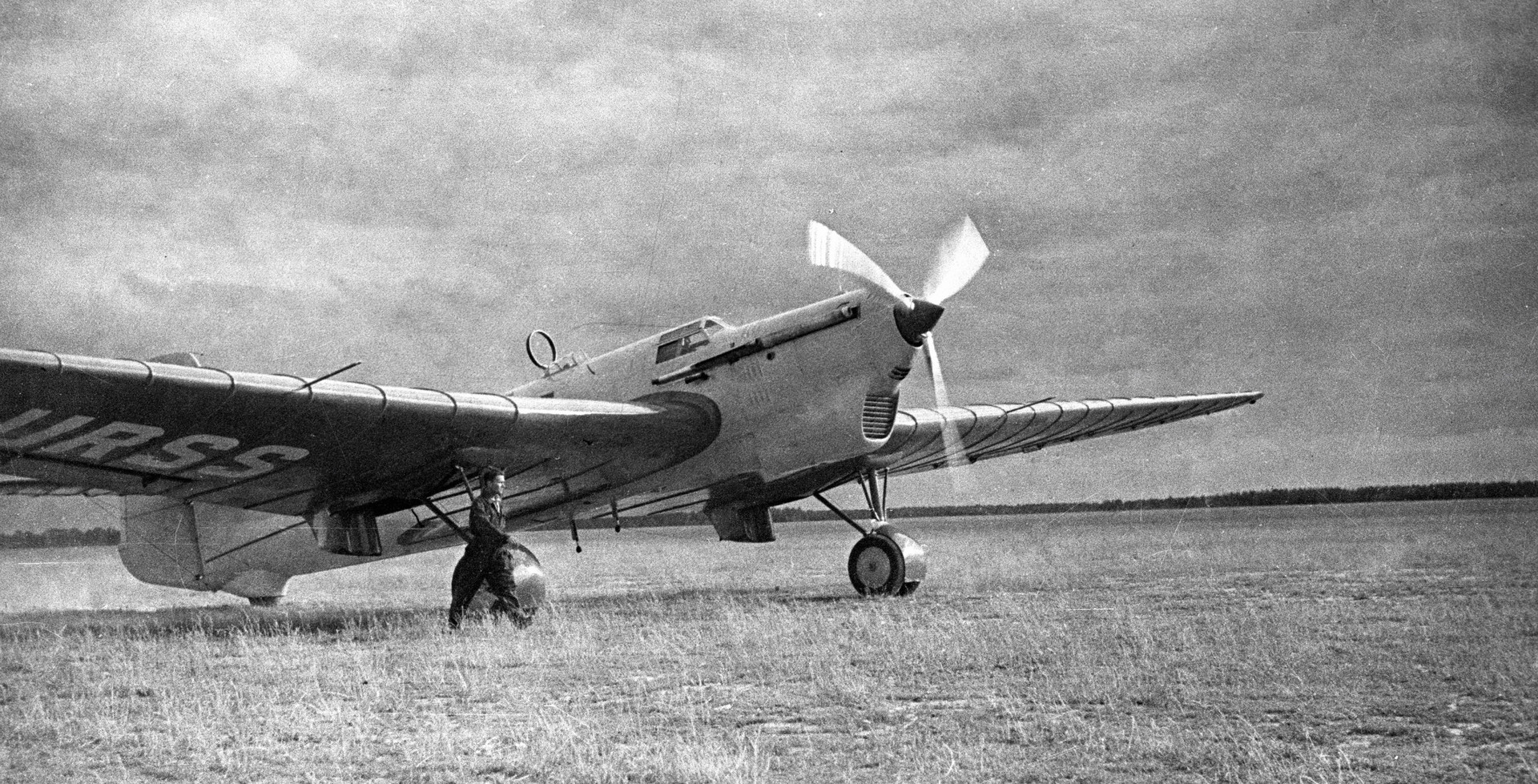 1937年 6月 18 日にモスクワー北極ー米国という航路で飛行し、バンクーバーで到着したANT-25。