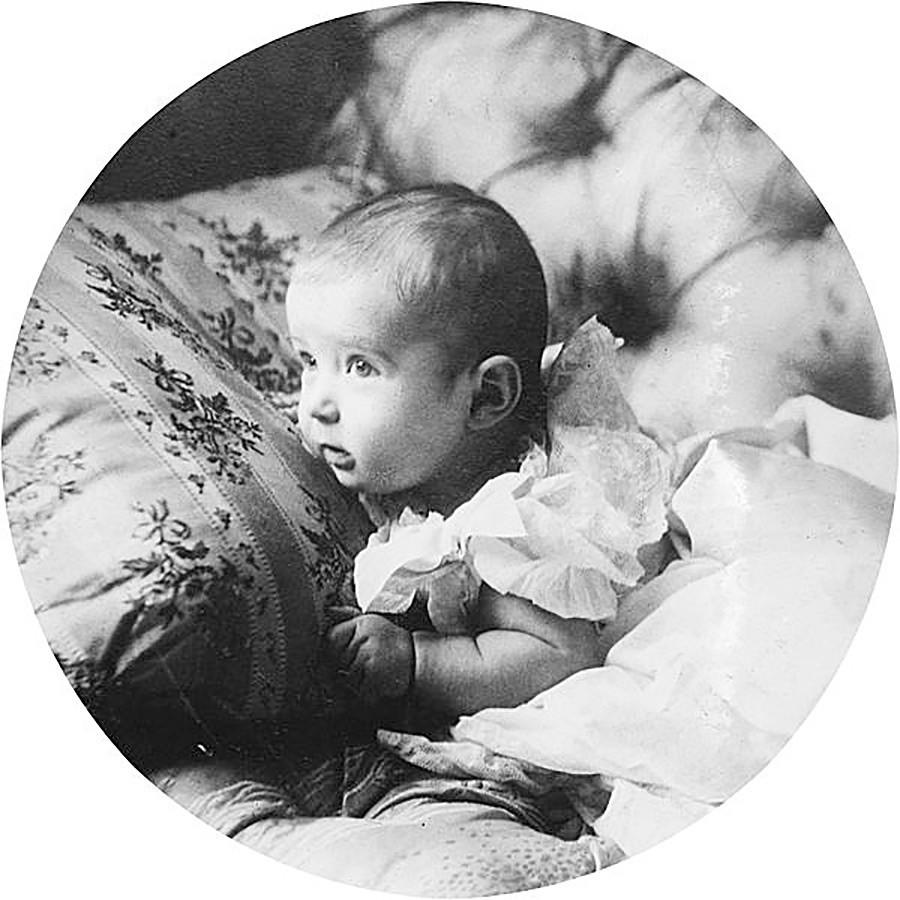 Принцот Алексеј како новороденче (1904 година) 