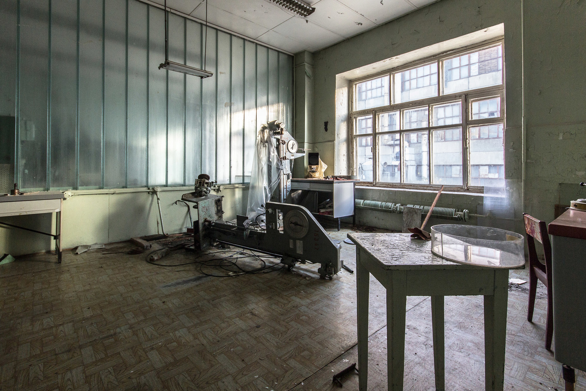 Ancien laboratoire soviétique dans une usine de caoutchouc. Bientôt des appartements seront construits ici.