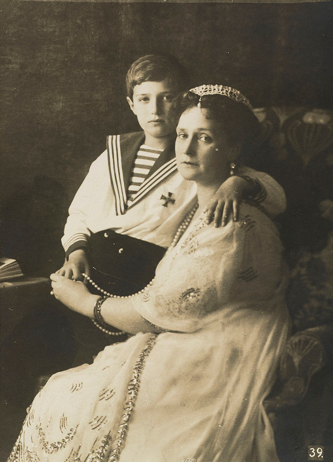 Aleksandra Feodorovna com o filho Aleksêi, 1913