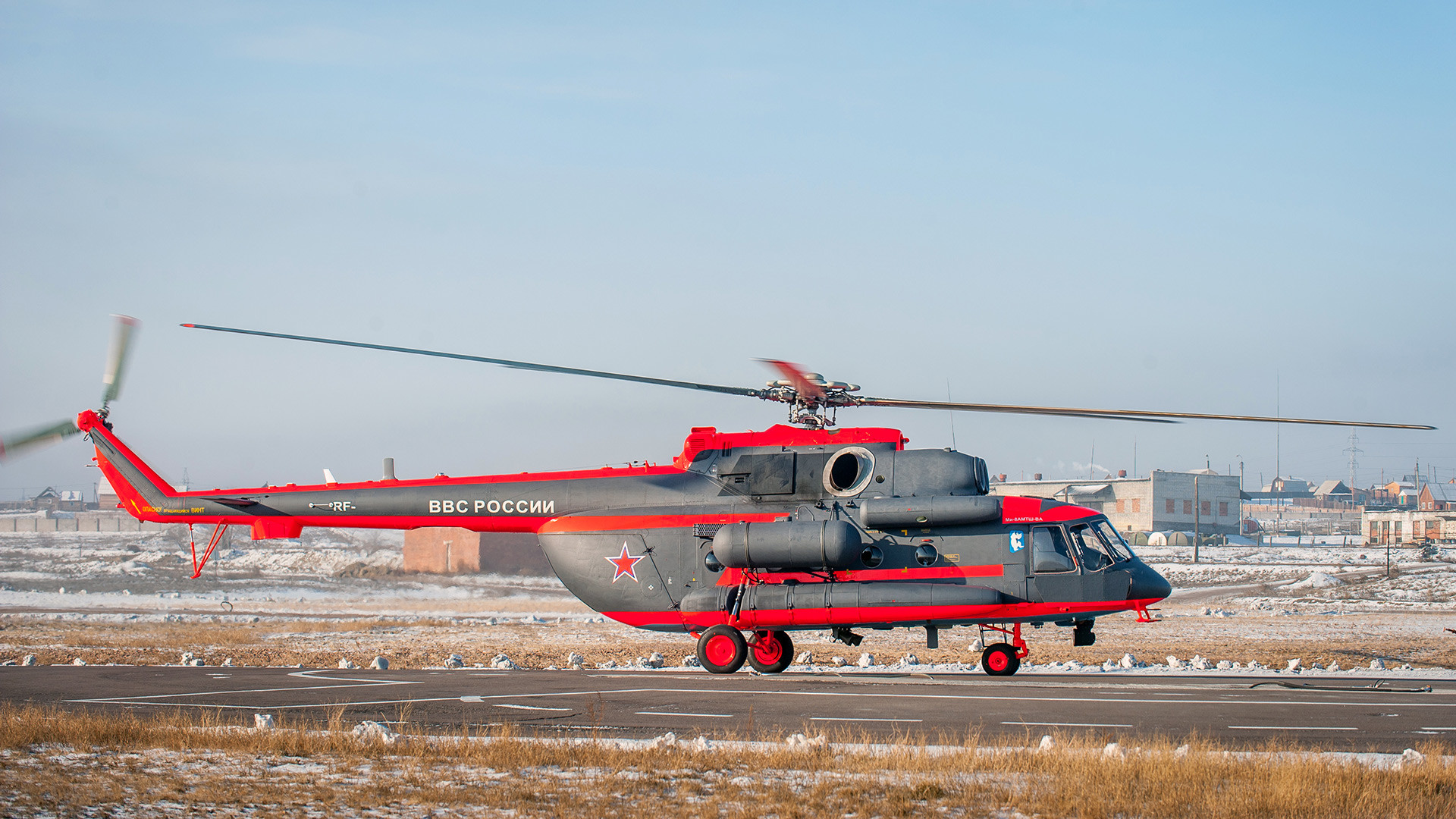 北極用のMi-8AMTSh-VAヘリコプターのテスト。ウラン・ウデの航空工場にて。