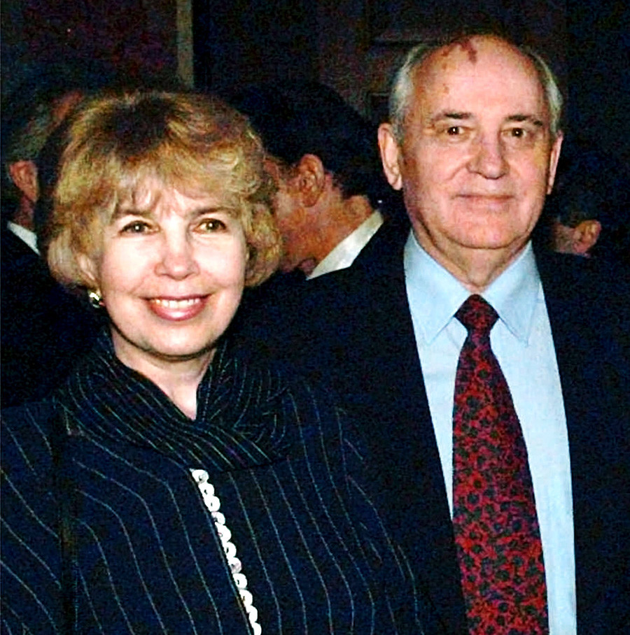 Raisa Gorbačova in nekdanji sovjetski predsednik Mihail Gorbačov na Svetovnem forumu 27. septembra 1995 v hotelu Fairmont v San Franciscu