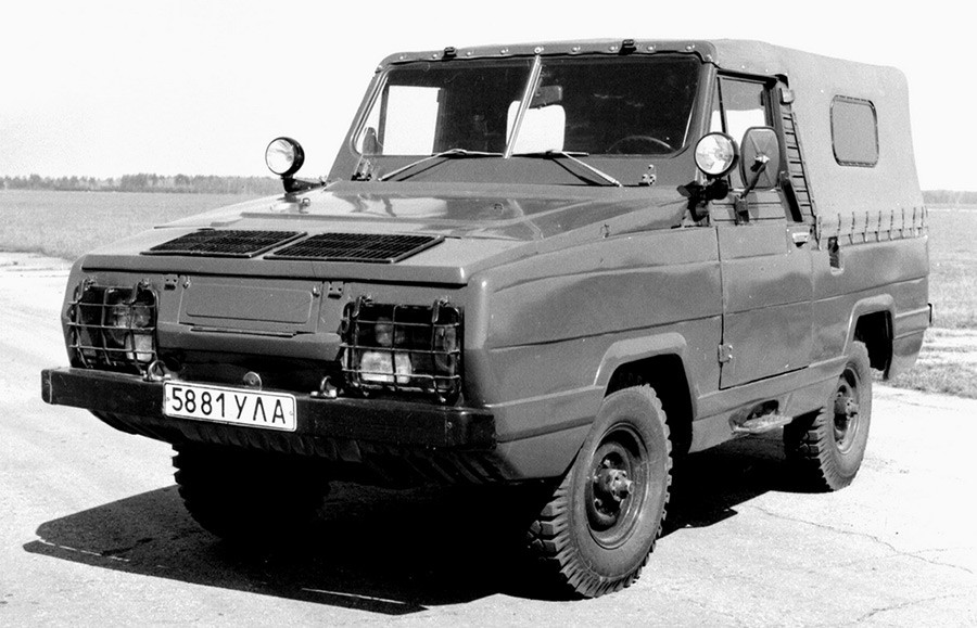 Армейски плаващ автомобил УАЗ-3907 