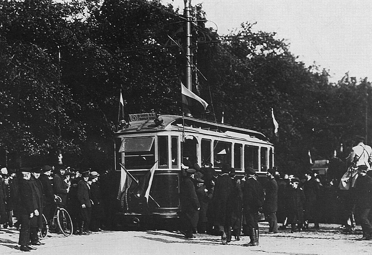 Solemne inauguración de una línea de tranvía en San Petersburgo, 1906.