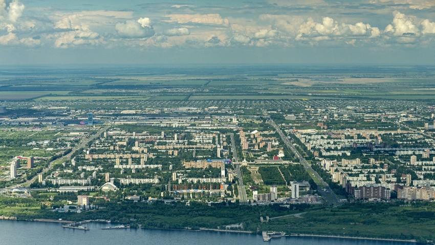 Toljati je industrijsko središče ob reki Volgi