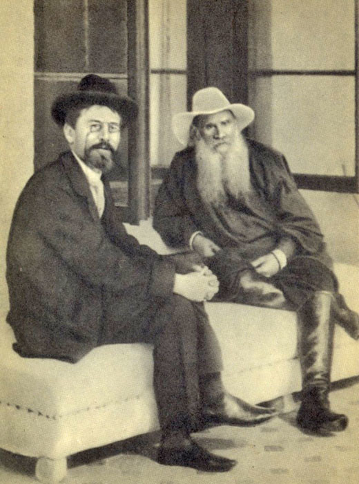 1901. Lev Tolstói y Antón Chéjov, escritor y dramaturgo ruso.