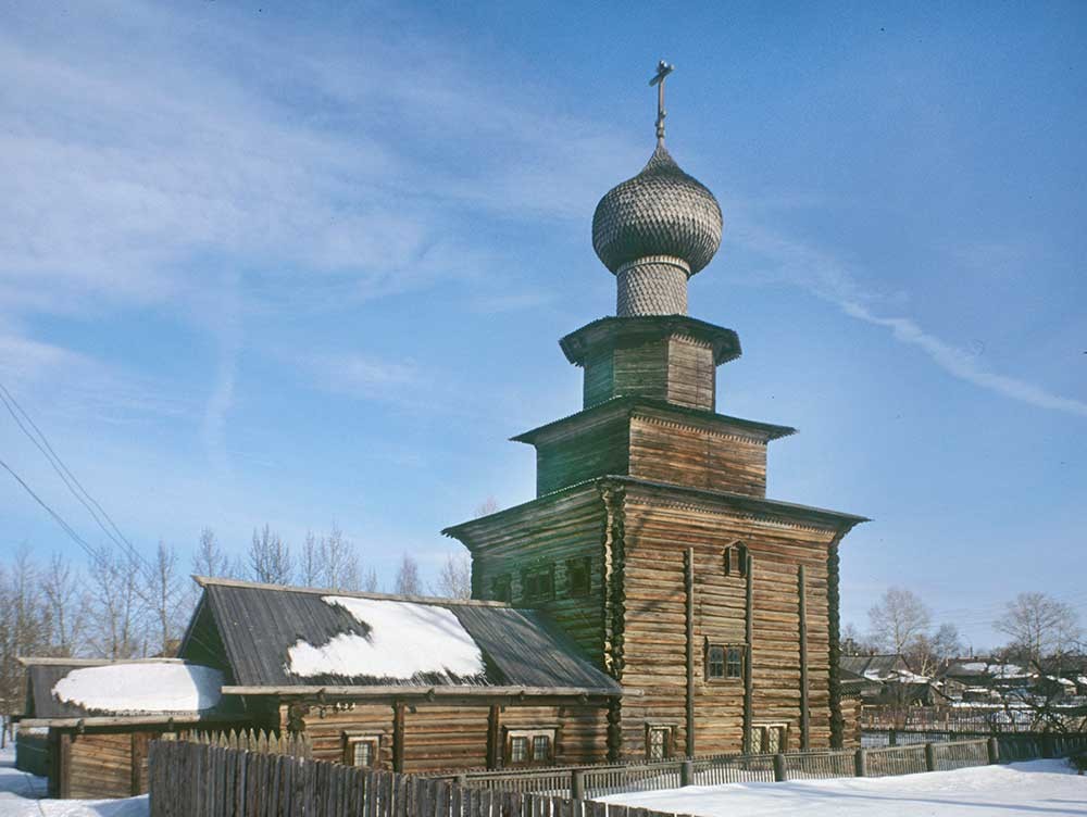 Beloziorsk. Iglesia del Profeta Elías, vista suroeste. 3 de marzo de 1998.