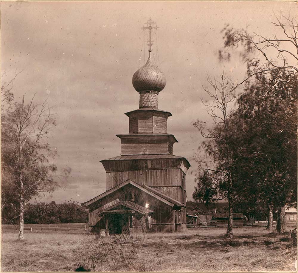 Iglesia del Profeta Elías con cruz de hierro original. Vista oeste (impresión de contacto). Verano de 1909.